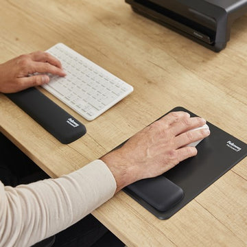 Fellowes Keyboard Wrist Rest Breyta Compact Keyboard Wrist Support with Antibacterial Protection Ergonomic Wrist Support Black